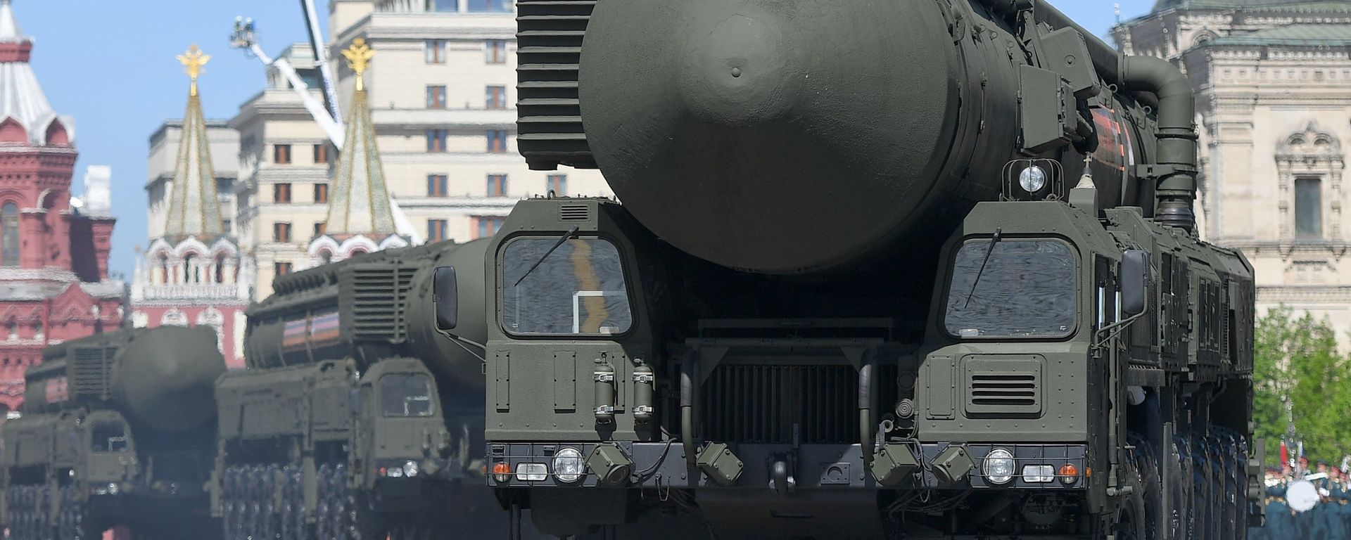 Transport and starting container of the Yars RS-24 complex on the military parade devoted to the 73rd anniversary of the victory in the Great Patriotic War of 1941-1945  - Sputnik International, 1920, 21.06.2023
