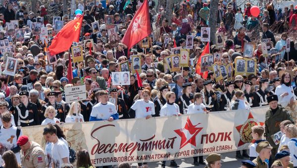 Participants of the action An immortal regiment in Petropavlovsk-Kamchatsky - Sputnik International