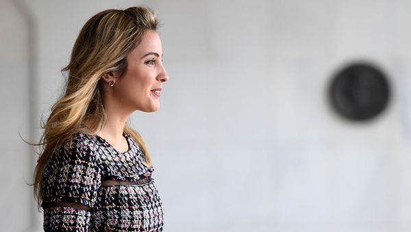 Brazil's First Lady Marcela Temer waits for the arrival of Sweden's King Carl XVI Gustaf and Queen Silvia at Itamaraty Palace in Brasilia, on April 6, 2017 - Sputnik International
