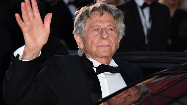 French-Polish director Roman Polanski waves as he leaves on May 27, 2017 following the screening of the film 'Based on a True Story' (D'Apres une Histoire Vraie) at the 70th edition of the Cannes Film Festival in Cannes, southern France - Sputnik International