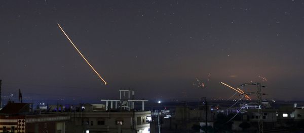 Missile fire is seen over Daraa, Syria May 10, 2018 Missile fire is seen over Daraa, Syria May 10, 2018 - Sputnik International