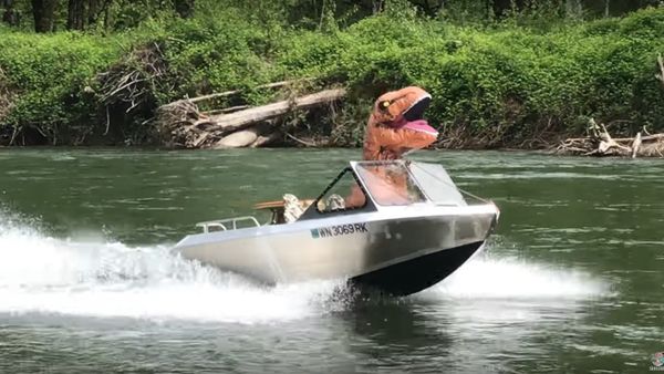 Tyrannosaurus Boating - Sputnik International