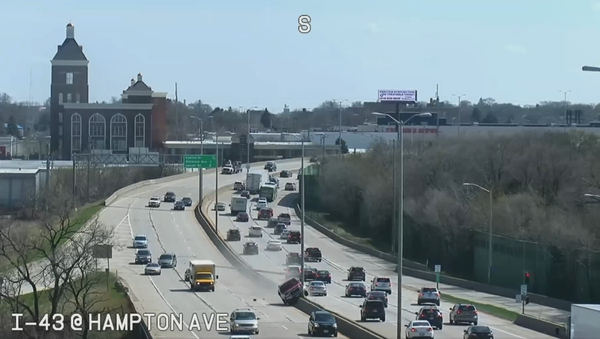 Reckless Truck Causes Highway Horror on Milwaukee’s I-43 - Sputnik International