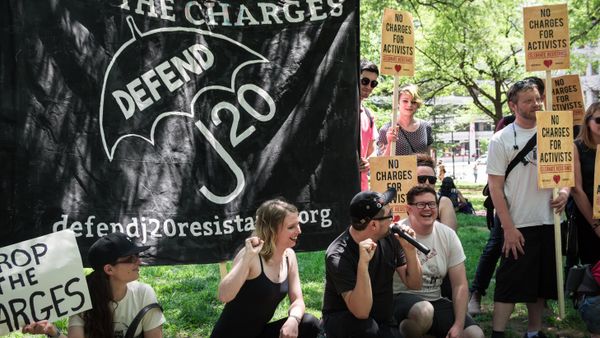 Whistleblower Chelsea Manning and other activists rally ahead of trials next week in the case of inauguration protesters accused of rioting, calling for their charges to be dropped. - Sputnik International