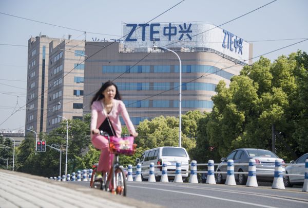This picture taken on May 3, 2018 shows the ZTE logo on an office building in Shanghai - Sputnik International