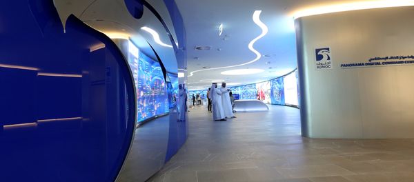 Staff are seen at the Panorama Digital Command Centre at the ADNOC headquarters in Abu Dhabi, UAE May 12, 2018 - Sputnik International