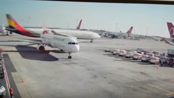 Plane crash at Ataturk Airport - Sputnik International