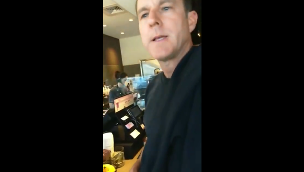 California man kicked out of coffee shop for harassing Muslim customer - Sputnik International