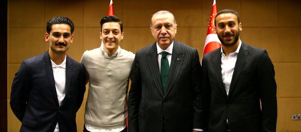 Turkish President Tayyip Erdogan meets with Premier League soccer players Ilkay Gundogan of Manchester City, Mesut Ozil of Arsenal and Cenk Tosun of Everton in London, Britain May 13, 2018 Turkish President Tayyip Erdogan meets with Premier League soccer players Ilkay Gundogan of Manchester City, Mesut Ozil of Arsenal and Cenk Tosun of Everton in London, Britain May 13, 2018 - Sputnik International