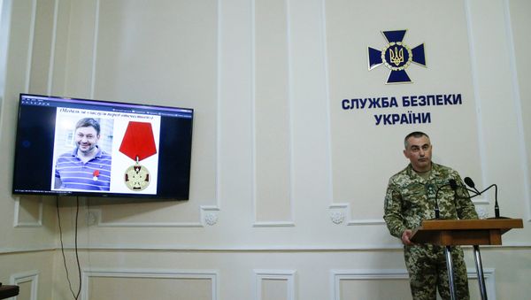 A portrait of the director of Kiev's office of Russian state news agency RIA Novosti Kirill Vyshinsky is seen on a monitor during a news briefing at the headquarter of the Ukrainian State Security Service in Kiev, Ukraine May 15, 2018 - Sputnik International