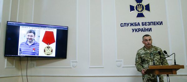 A portrait of the director of Kiev's office of Russian state news agency RIA Novosti Kirill Vyshinsky is seen on a monitor during a news briefing at the headquarter of the Ukrainian State Security Service in Kiev, Ukraine May 15, 2018 - Sputnik International