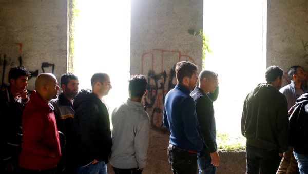 Migrants wait for food inside a dorm destroyed during the Bosnian 1992-1995 war, in Bihac, Bosnia and Herzegovina May 11, 2018 - Sputnik International
