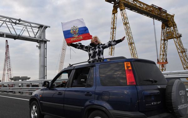 A car on the Crimean Bridge A car on the Crimean Bridge - Sputnik International