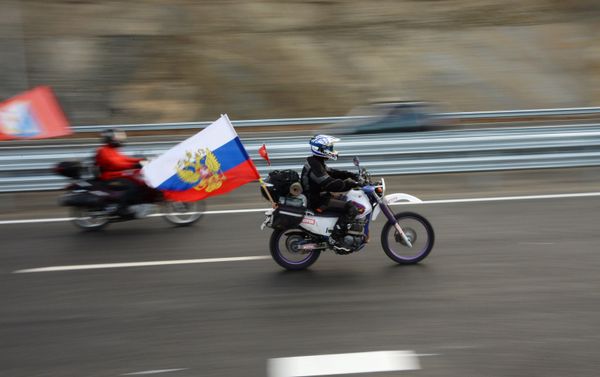 Motorcyclists on the Crimean Bridge's freeway section Motorcyclists on the Crimean Bridge's freeway section - Sputnik International
