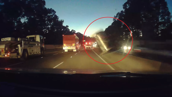 Australian Motorist Receives Unexpected Beer Delivery - Sputnik International