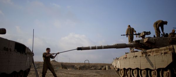 Israeli soldier work on a tank placed near the border with Syria on the Golan Heights (File) Israeli soldier work on a tank placed near the border with Syria on the Golan Heights (File) - Sputnik International