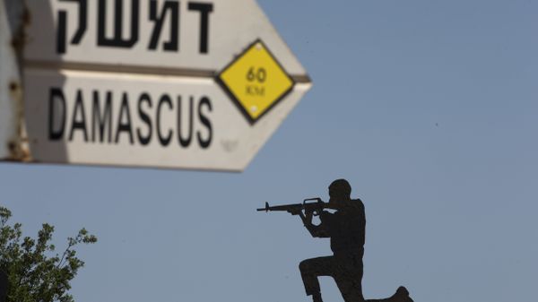 A mock road sign for Damascus, the capital of Syria, and a cutout of a soldier, are displayed in an old outpost in the Israeli controlled Golan Heights near the border with Syria, Thursday, May 10, 2018 - Sputnik International