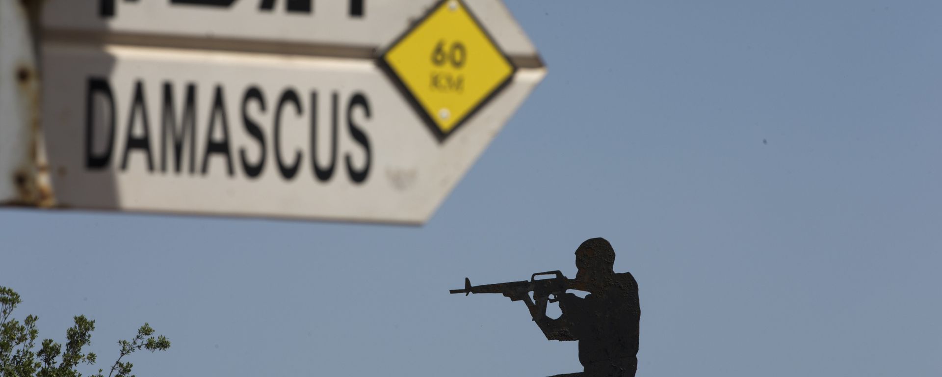 A mock road sign for Damascus, the capital of Syria, and a cutout of a soldier, are displayed in an old outpost in the Israeli controlled Golan Heights near the border with Syria, Thursday, May 10, 2018 A mock road sign for Damascus, the capital of Syria, and a cutout of a soldier, are displayed in an old outpost in the Israeli controlled Golan Heights near the border with Syria, Thursday, May 10, 2018 - Sputnik International, 1920, 10.12.2024