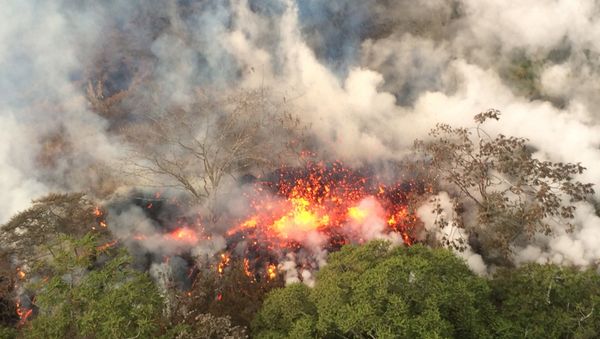 This Wednesday, May 16, 2018, image provided by the U.S. Geological Survey shows lava spattering from an area between active Fissures 16 and 20 photographed at 8:20 a.m. HST, on the lower east rift of the Kilauea volcano, near Pahoa, Hawaii - Sputnik International