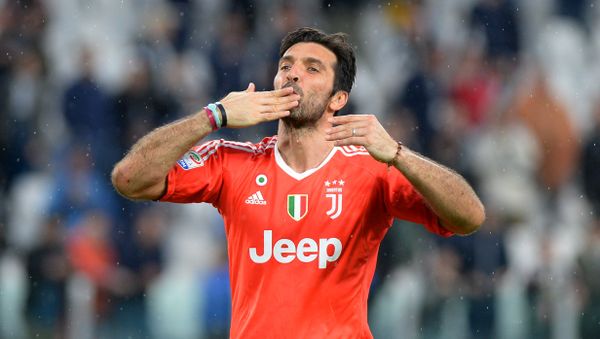 Soccer Football - Serie A - Juventus vs Sampdoria - Allianz Stadium, Turin, Italy - April 15, 2018 Juventus' Gianluigi Buffon gestures to the fans at the end of the match - Sputnik International