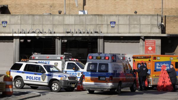 Emergency personnel load backboards into an ambulance at the exit to the Lincoln Tunnel in New York (File) - Sputnik International