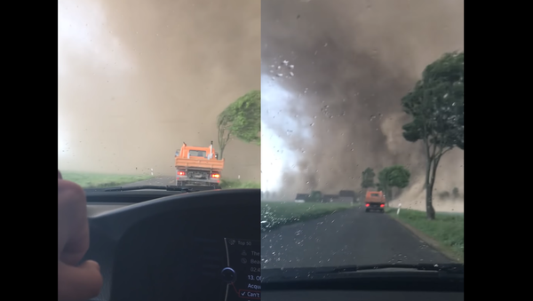 Unsuspecting Motorists Come Head-to-Head with Tornado in Western Germany - Sputnik International