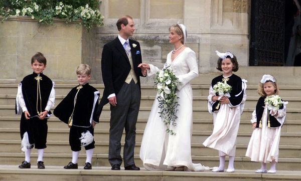 Bright Simplicity: Wedding Dresses of the British Royal Family Bright Simplicity: Wedding Dresses of the British Royal Family - Sputnik International