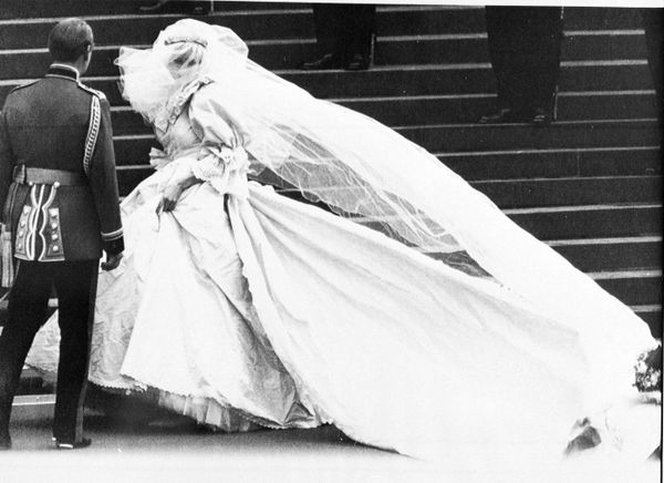 Bright Simplicity: Wedding Dresses of the British Royal Family Bright Simplicity: Wedding Dresses of the British Royal Family - Sputnik International