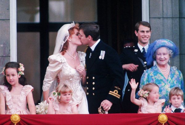 Bright Simplicity: Wedding Dresses of the British Royal Family Bright Simplicity: Wedding Dresses of the British Royal Family - Sputnik International