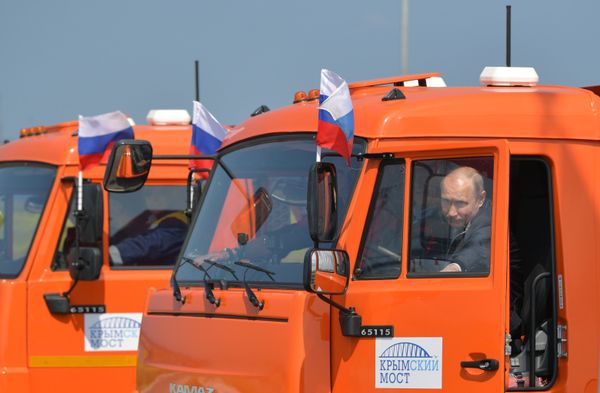May 15, 2018. Russian President Vladimir Putin before driving a Kamaz truck on the newly opened motor road section of the Kerch Strait (Crimean) Bridge - Sputnik International