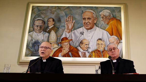 Chilean bishops Luis Fernando Ramos Perez (L) and Juan Ignacio Gonzalez Errazuriz hold a news conference ahead of three days of closed-door, crisis meetings with Pope Francis at the Vatican, May 14, 2018 Chilean bishops Luis Fernando Ramos Perez (L) and Juan Ignacio Gonzalez Errazuriz hold a news conference ahead of three days of closed-door, crisis meetings with Pope Francis at the Vatican, May 14, 2018 - Sputnik International