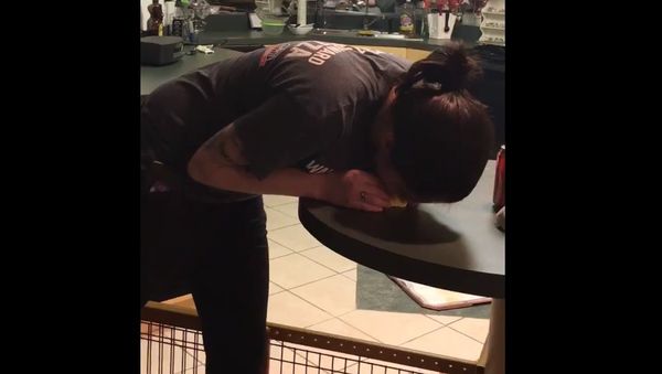 I GAVE A BIRD CPR AND BROUGHT HIM BACK - Sputnik International