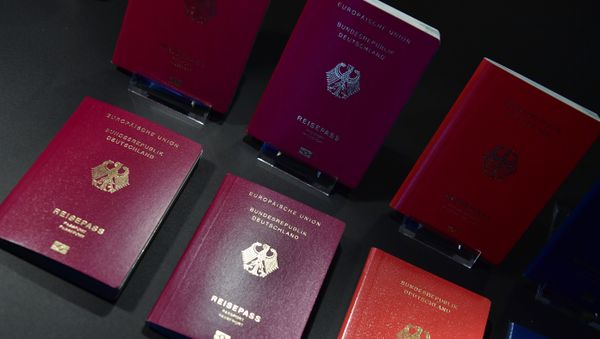 The new German electronic passport is presented during an official press conference on February 23, 2017 in Berlin - Sputnik International