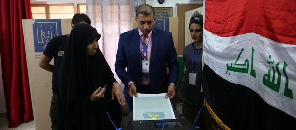 An Iraqi woman casts her vote at a polling station during the parliamentary election in Baghdad, Iraq May 12, 2018 An Iraqi woman casts her vote at a polling station during the parliamentary election in Baghdad, Iraq May 12, 2018 - Sputnik International