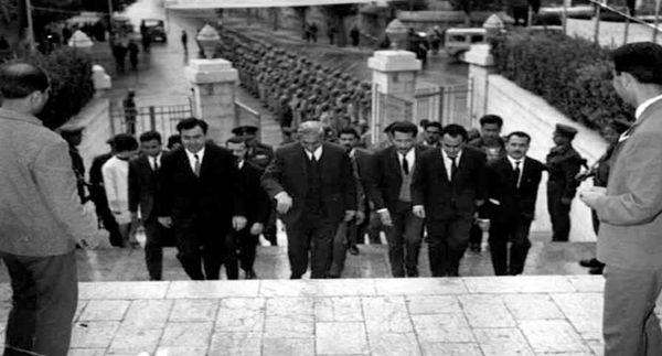 Eli Cohen with the entourage of Syrian President Amin Hafiz (1963-1966) - Sputnik International