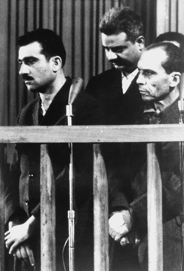Picture dated 09 May 1965 shows Israeli spy Eli Cohen (L) and two other unidentified co-defendants, during their trial in Damascus, ten days before his executio - Sputnik International