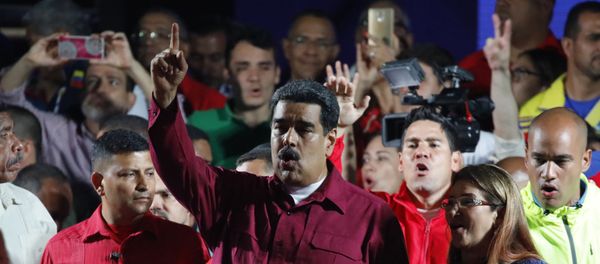 Venezuela's President Nicolas Maduro raises a finger as he is surrounded by supporters while speaking during a gathering after the results of the election were released, outside of the Miraflores Palace in Caracas, Venezuela, May 20, 2018 - Sputnik International