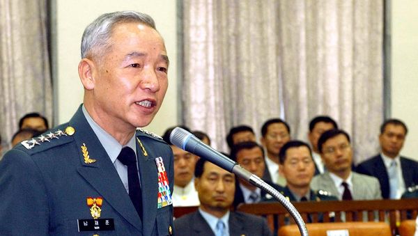 (File) This picture taken 07 July 2004 shows South Korea's army chief general Nam Jae-Joon (L) speaking during a national assembly committee in Seou - Sputnik International
