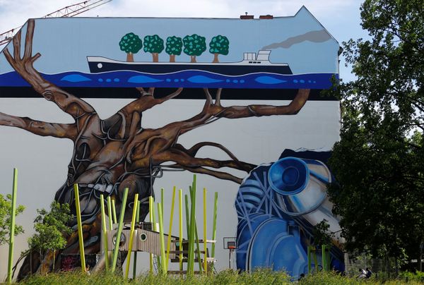 Artwork Lebensbaum (tree of life) by artist Ben Wargin is pictured as part of the first Berlin Mural Fest 2018 - Sputnik International