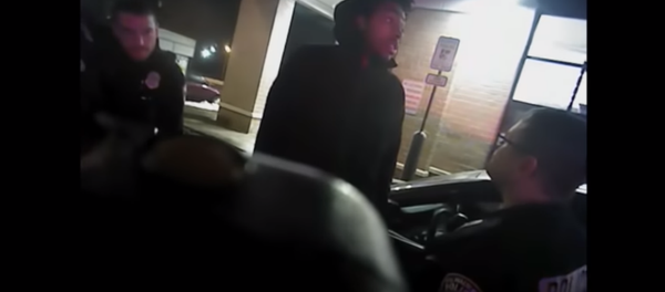 Milwaukee Police Department releases body-worn camera video showing the arrest of NBA player Sterling Brown - Sputnik International