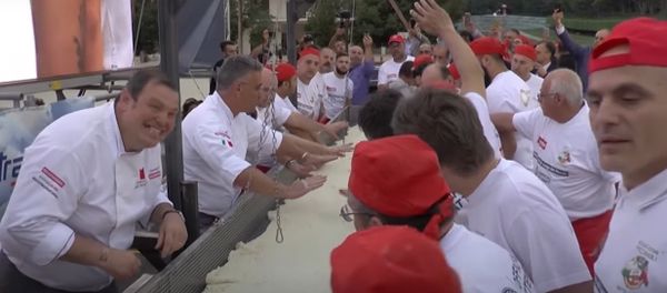 Italy: The Longest Deep-Fried Pizza Was Baked in Naples - Sputnik International