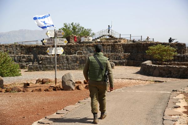 An Israeli soldier walks in an old military outpost, used for visitors to view the Israeli controlled Golan Heights, near the border with Syria, Thursday, May 10, 2018 - Sputnik International