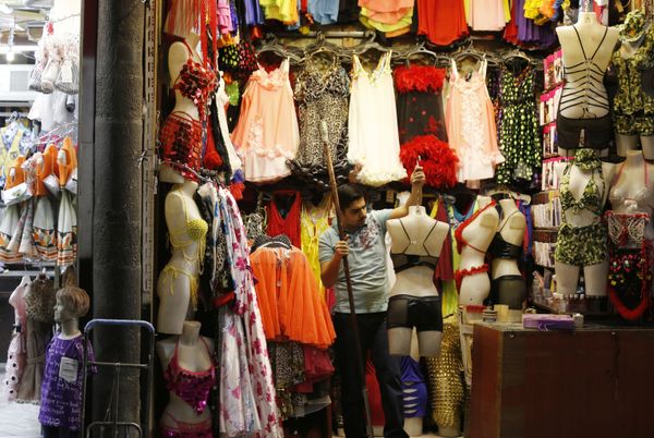 Street vendor selling ladies underwear in Damascus Street vendor selling ladies underwear in Damascus - Sputnik International