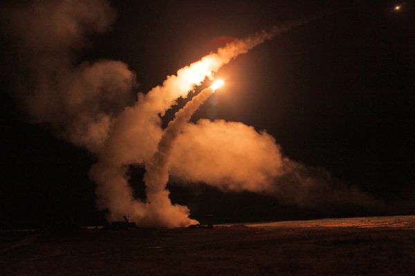 Night launch of S-400 Triumf missiles from an anti-aircraft weapon system at Ashuluk proving grounds during an Aerospace Defence Forces tactical drill Night launch of S-400 Triumf missiles from an anti-aircraft weapon system at Ashuluk proving grounds during an Aerospace Defence Forces tactical drill - Sputnik International