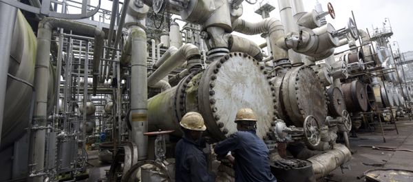 Nigerian oil workers (File) - Sputnik International