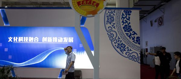 Visitors attend the 21st China Beijing International High-tech Expo which showcase the latest Chinese technologies in Beijing, China, Thursday, May 17, 2018 - Sputnik International