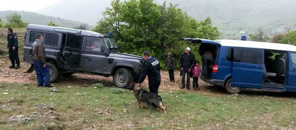 Albanian police officers detain Syrian migrants near the Albanian-Greek border near the city of Korca (File) Albanian police officers detain Syrian migrants near the Albanian-Greek border near the city of Korca (File) - Sputnik International