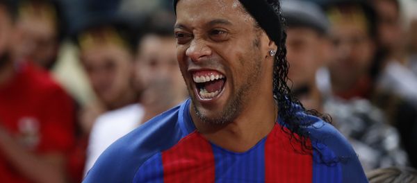 Former FC Barcelona player Ronaldinho, laughs as he enters the stadium during a friendly soccer match between the FC Barcelona and Real Madrid Legends, at the Camille Chamoun Sports City in Beirut, Lebanon, Friday, Former FC Barcelona player Ronaldinho, laughs as he enters the stadium during a friendly soccer match between the FC Barcelona and Real Madrid Legends, at the Camille Chamoun Sports City in Beirut, Lebanon, Friday, - Sputnik International