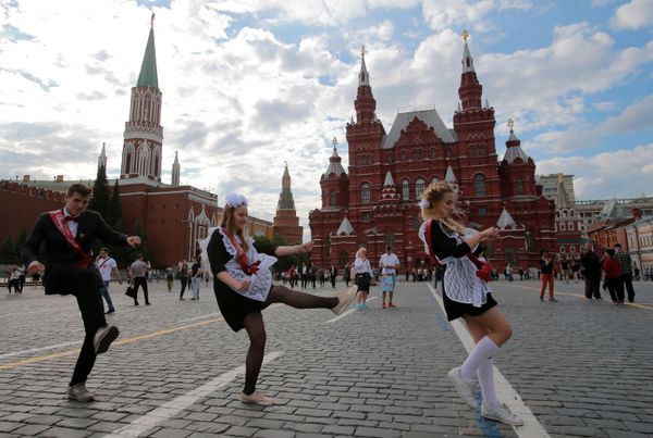 School’s Out for Summer: Russian Schoolers Celebrate Last Bell School’s Out for Summer: Russian Schoolers Celebrate Last Bell - Sputnik International