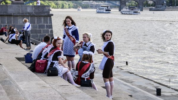 School’s Out for Summer: Russian Schoolers Celebrate Last Bell - Sputnik International